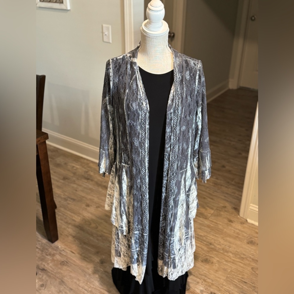 Zadie B’s Lace Cardigan size M/L high-low EUC